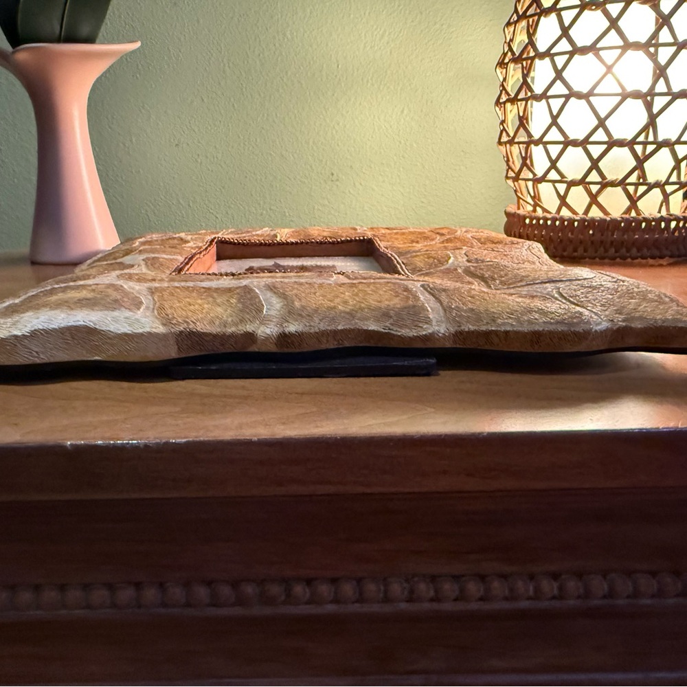 Etcetera Giraffe Pattern Rustic Stone-Look Picture Frame - Heavy Resin - Picture 9 of 9